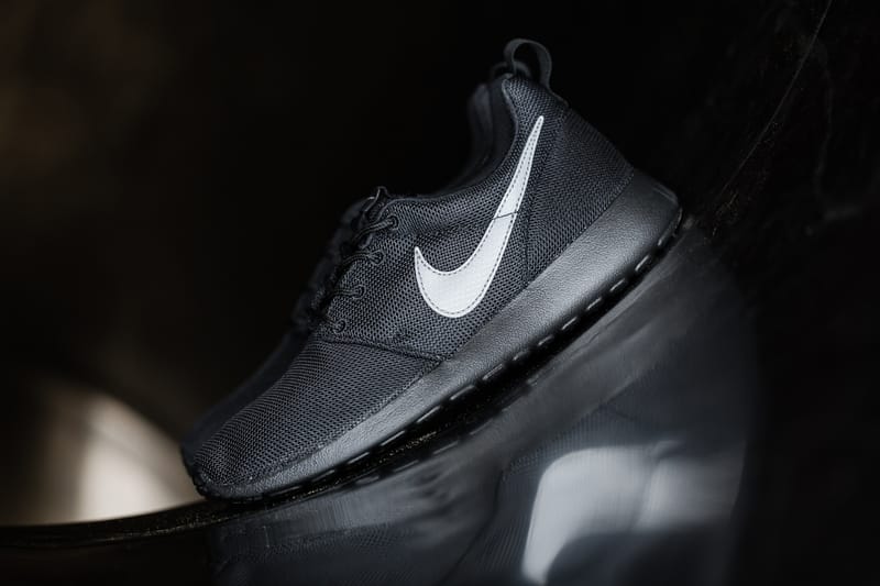 Nike Roshe One GS「Black/Cool Grey」配色