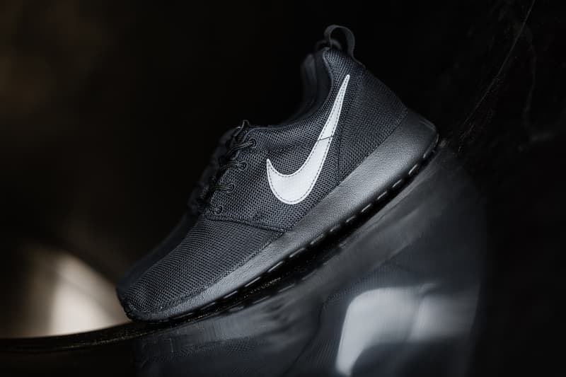 Nike Roshe One GS「Black/Cool Grey」配色