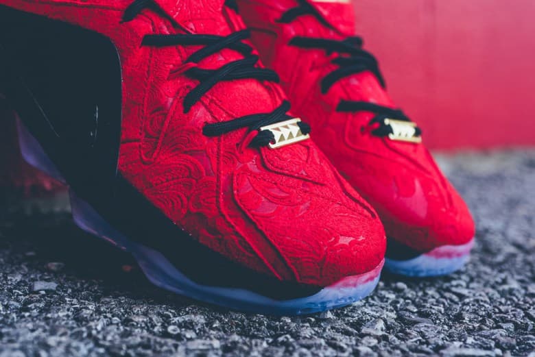 近賞 Nike LeBron 12 EXT「Red Paisley」配色