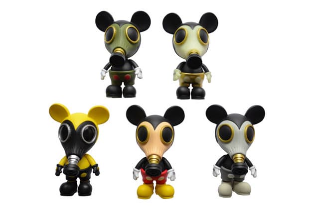 Paddle8 拍賣珍貴 KAWS 玩偶