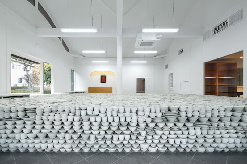 Yusuke Seki 於波佐見瓷店中打造陶瓷裝置