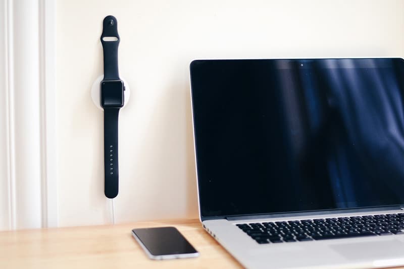 Apple Watch 掛立式充電座 KERO Cling