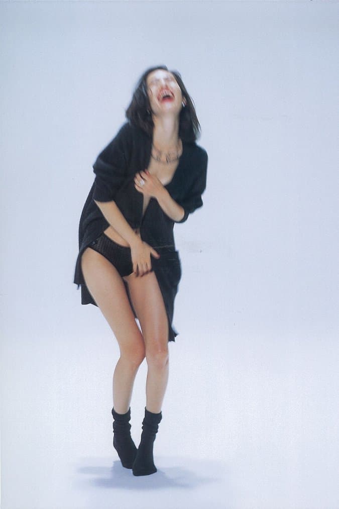 水原希子演藝《THEM》新一期「Gallery ARAKI」造型特輯