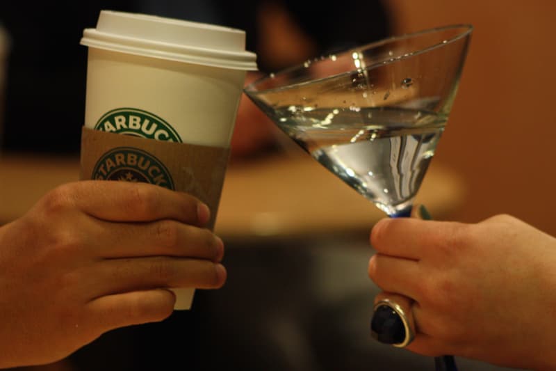 Starbucks 全新晚餐菜單提供啤酒及紅酒飲品