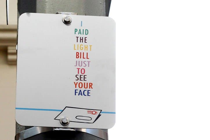 Stephen "ESPO" Powers 為紐約街道創作手繪路牌