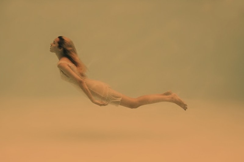 Adeline Mai《Dreamy Underwater Nudes》攝影集