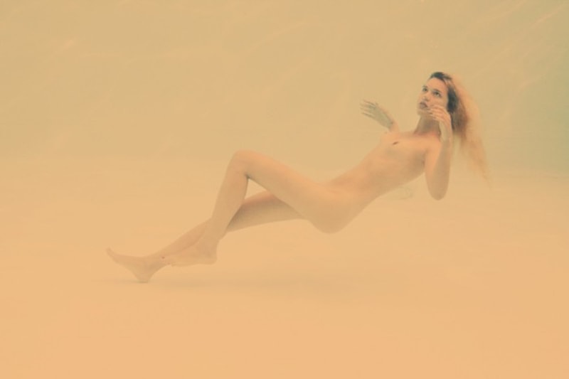 Adeline Mai《Dreamy Underwater Nudes》攝影集