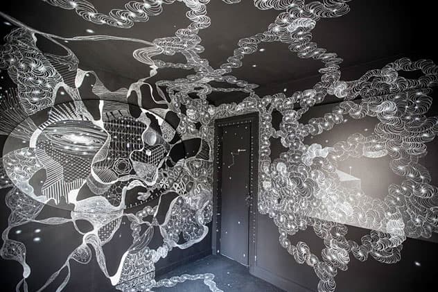 agnès b. 香港 20 週年企劃「Far East Far West」塗鴉藝術展