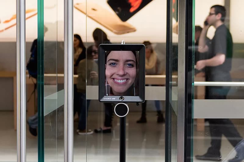 「機器人」排隊購買 iPhone 6S