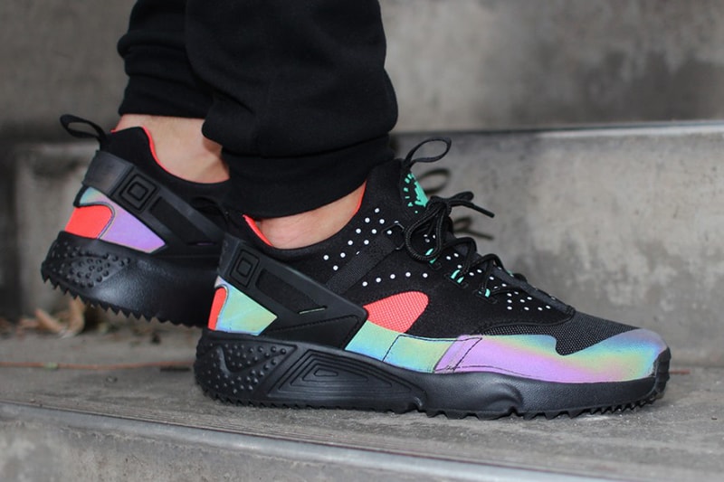 Nike Air Huarache Utility PRM「Bright Crimson」配色