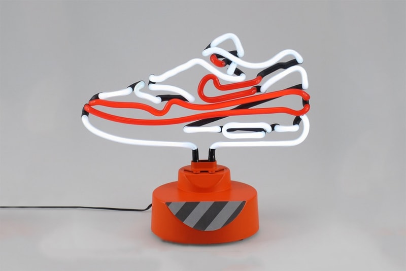 鞋痴手作－某雙鞋的 Limited Edition Tabletop Neon Lamp