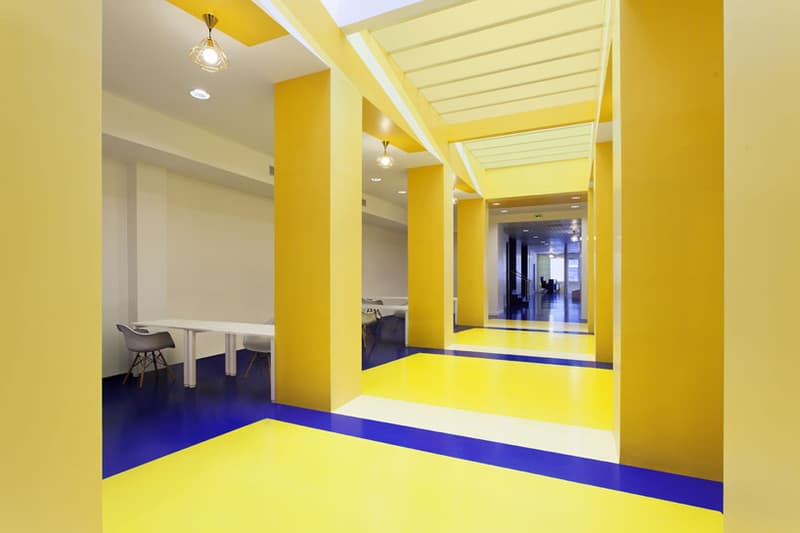ADYAX 總部通過亮色裝飾調節員工工作情緒