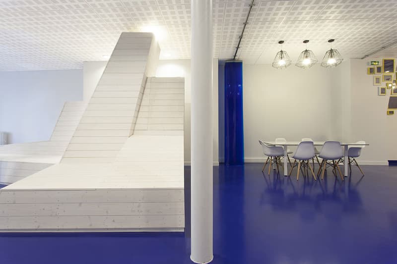 ADYAX 總部通過亮色裝飾調節員工工作情緒