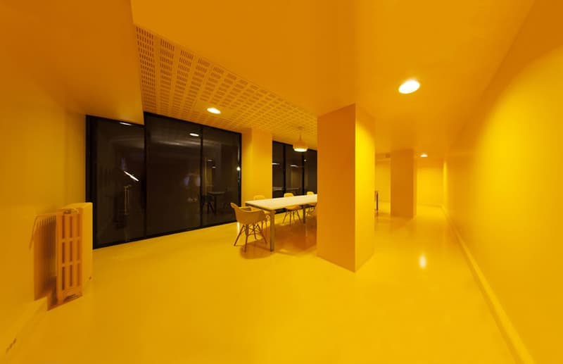 ADYAX 總部通過亮色裝飾調節員工工作情緒