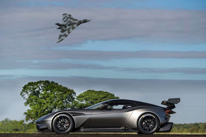 當 Aston Martin Vulcan 遇上 Vulcan，大鬥英式戰機