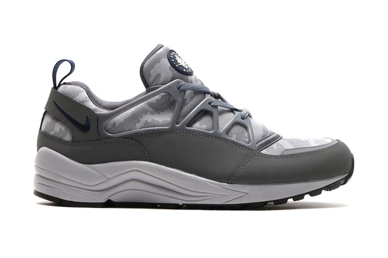 Nike Air Huarache Light FB 全新配色設計「Flat Silver」