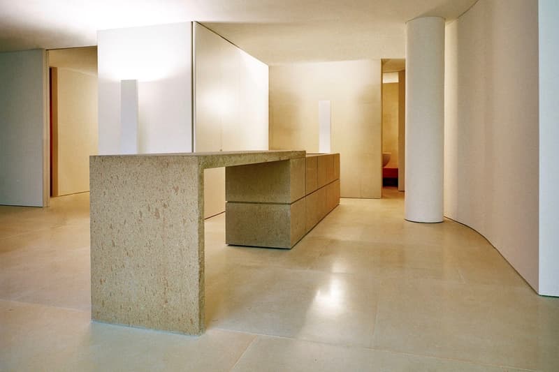 Yeezy Season 2 設計靈感來源於 Claudio Silvestrin 風格公寓