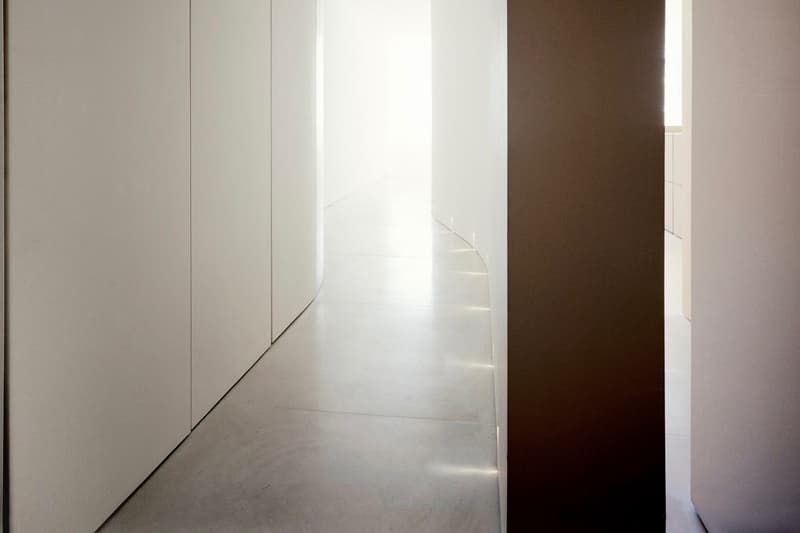 Yeezy Season 2 設計靈感來源於 Claudio Silvestrin 風格公寓