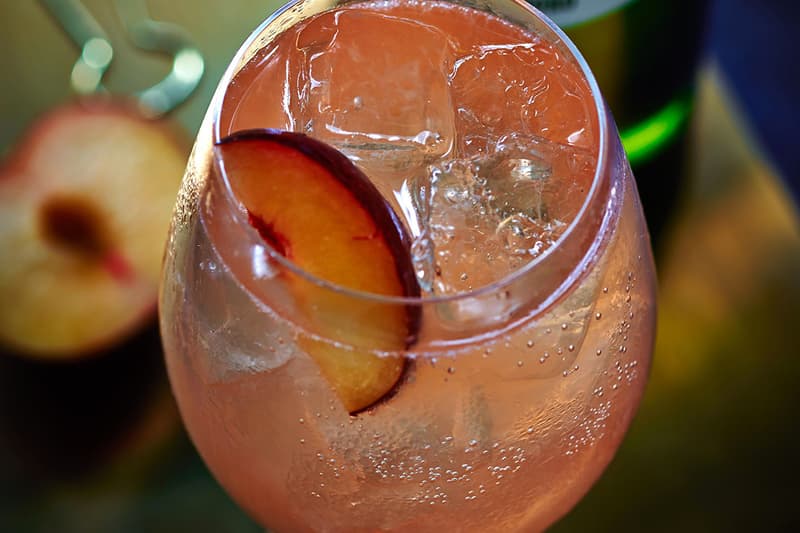 FISH SCHOOL - 西營盤魚之國度