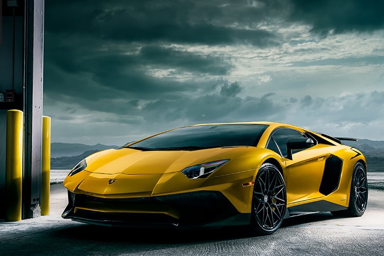 Lamborghini Aventador LP 750-4 SV 與飛機引擎相輝映