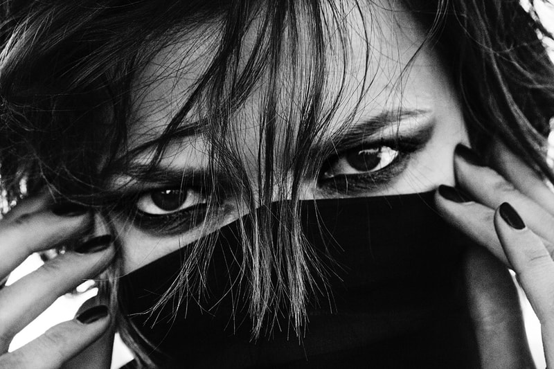 Memorieslab x Ellen von Unwerth 線上概念攝影展覽「BlackOut」