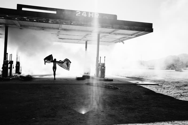 Memorieslab x Ellen von Unwerth 線上概念攝影展覽「BlackOut」