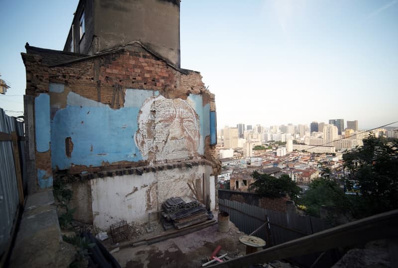 都市藝術家 Vhils 於香港完成首個「雕刻」作品