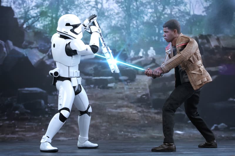 Hot Toys《The Force Awakens》Finn 及 Riot Control Stormtrooper 人偶套裝