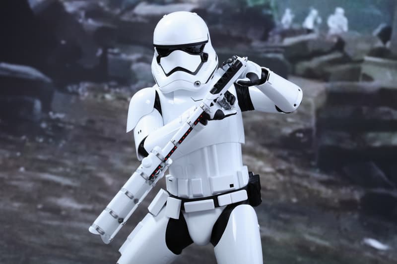 Hot Toys《The Force Awakens》Finn 及 Riot Control Stormtrooper 人偶套裝