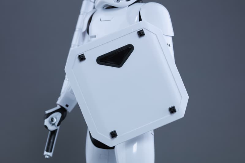 Hot Toys《The Force Awakens》Finn 及 Riot Control Stormtrooper 人偶套裝