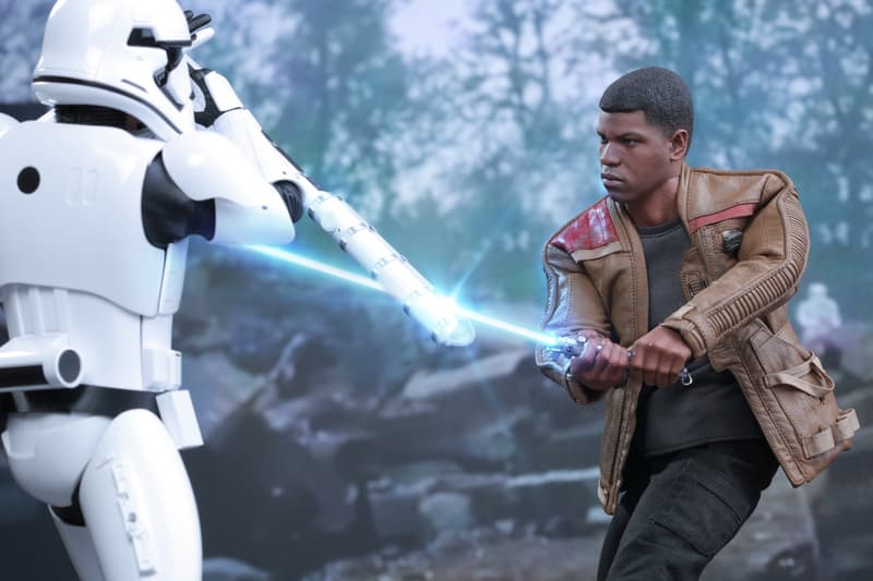 Hot Toys《The Force Awakens》Finn 及 Riot Control Stormtrooper 人偶套裝