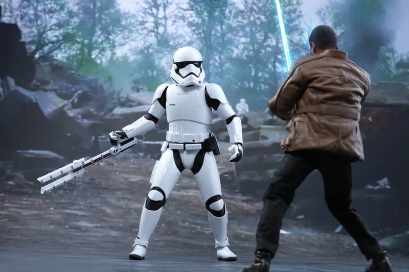 Hot Toys《The Force Awakens》Finn 及 Riot Control Stormtrooper 人偶套裝