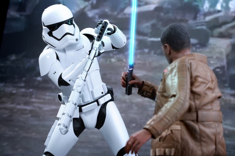 Hot Toys《The Force Awakens》Finn 及 Riot Control Stormtrooper 人偶套裝