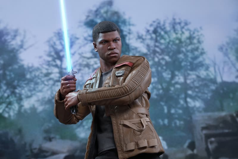 Hot Toys《The Force Awakens》Finn 及 Riot Control Stormtrooper 人偶套裝