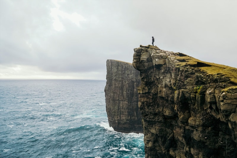 從 Bobby Anwar 的「Winter Breeze」攝影作品中探索 Faroe Islands 
