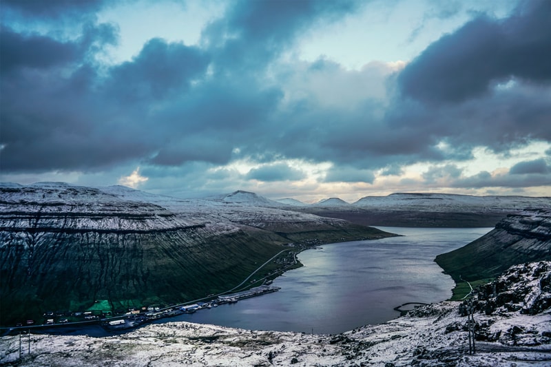 從 Bobby Anwar 的「Winter Breeze」攝影作品中探索 Faroe Islands 