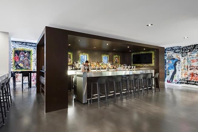 街頭壁畫「入侵」加拿大蒙特利爾 W Hotel 餐廳