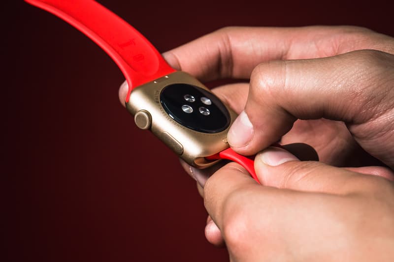 Close Look Apple Watch Sport Chinese Red