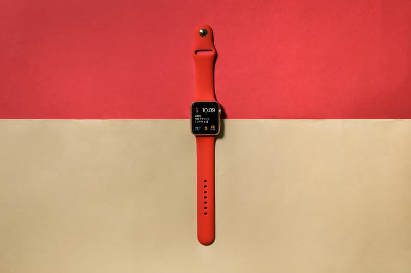 Close Look Apple Watch Sport Chinese Red
