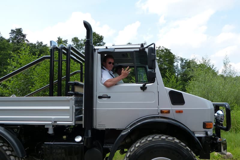 arnold schwarzeneggers mercedes benz unimog u1300 se 6 4