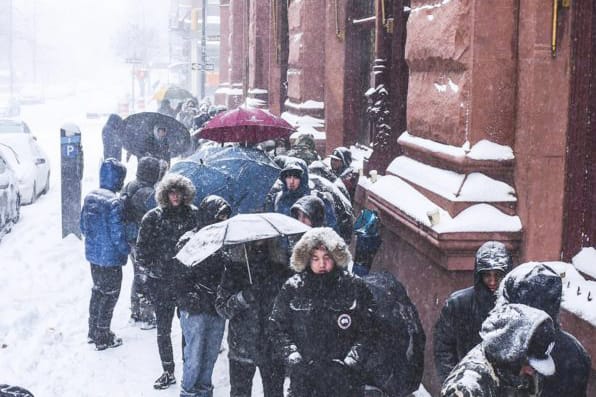 露宿風雪，為了一雙 KITH x adidas Originals Primeknit Tubular Doom！