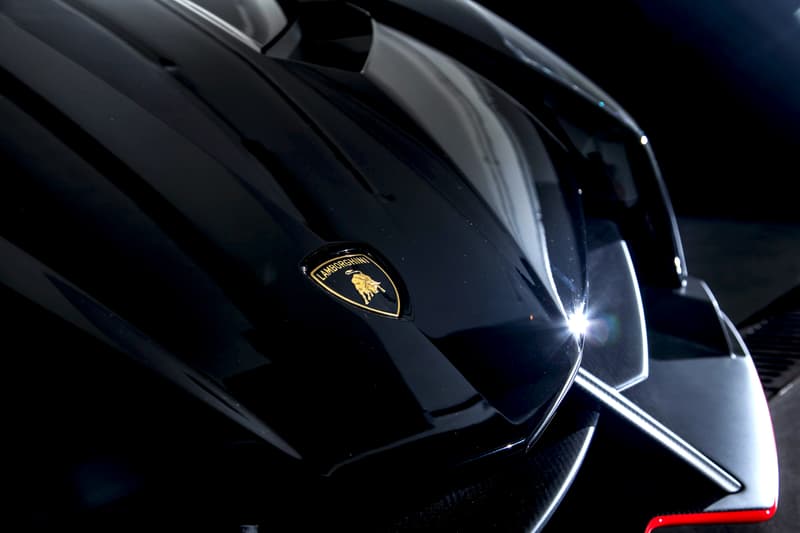 Lamborghini Veneno Roadster ship Hong Kong two 