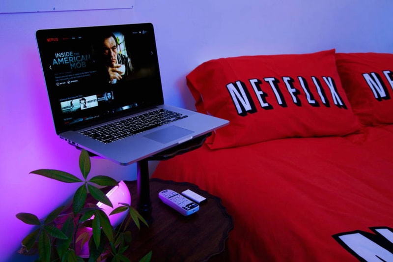 Airbnb 推出「Netflix & Chill」主題「觀影房」迎接情人節