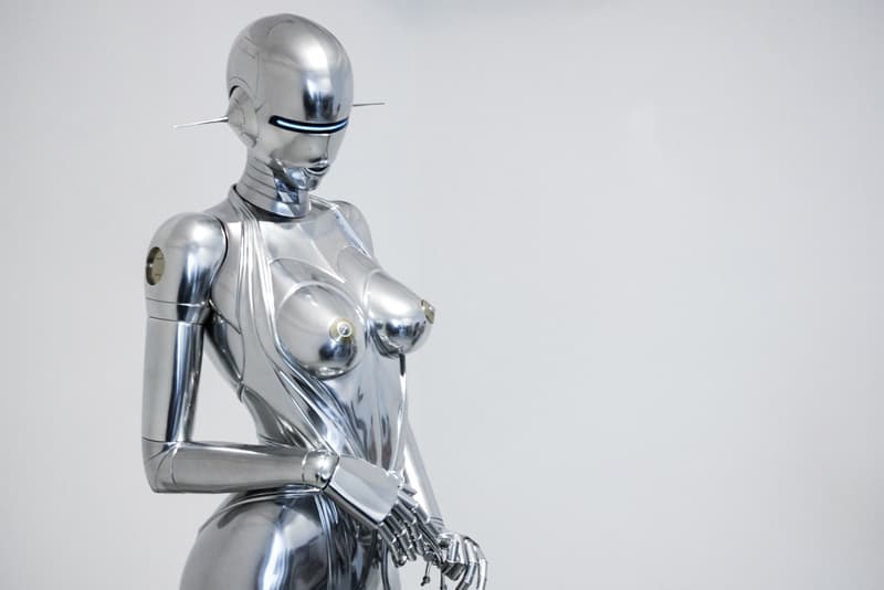 情慾機械藝術大師空山基－個人展覽正式展開