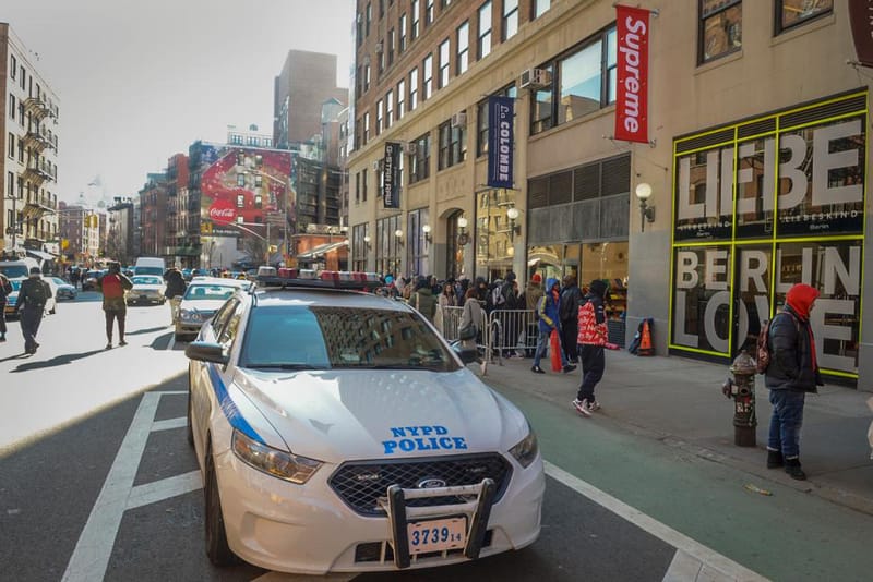Supreme 開季！紐約店門外發生血案