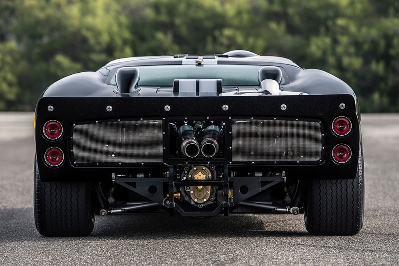 Shelby GT40 Mk. II 50 周年復刻版跑車