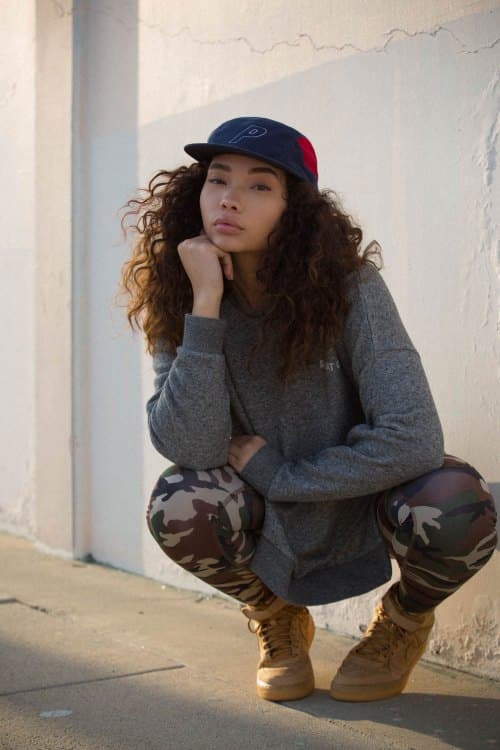Sweat The Style 與模特兒 Ashley Moore 打造女生街頭風格特輯