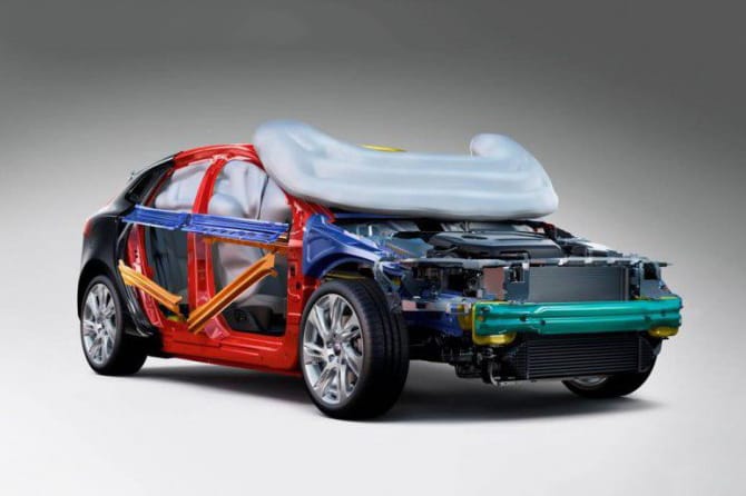  Volvo 新車 V40 搭載全球首款外置安全氣袋