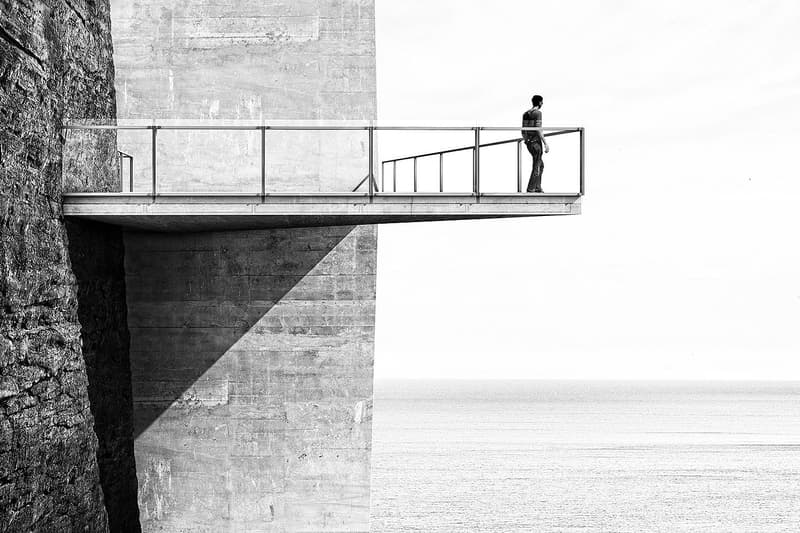 建築視覺師 Alex Hogrefe 打造「Cliff Retreat」海岸懸體項目