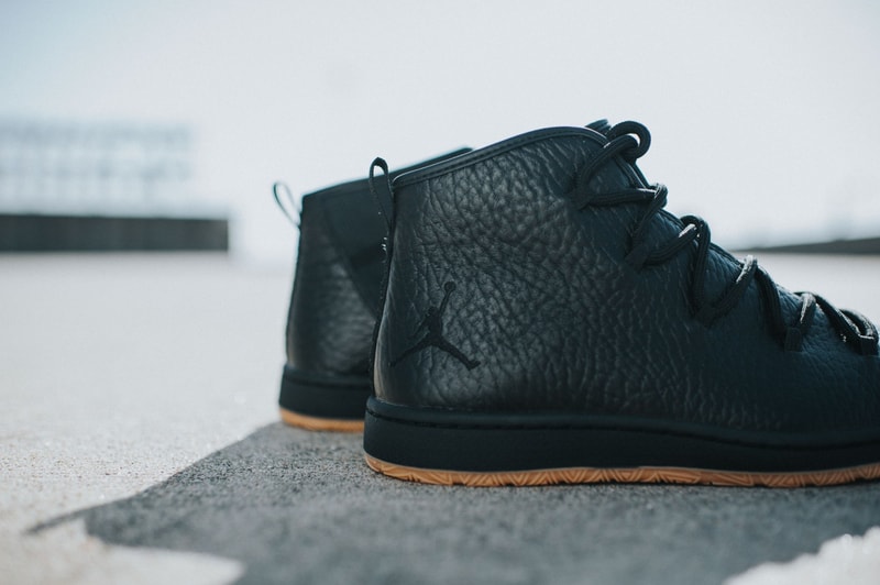 Jordan Brand 釋出 Galaxy 全新「黑棕」配色設計